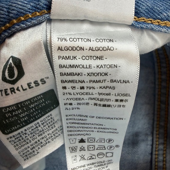 Levis Premium Ribcage Shorts Womens 29 Light Wash High Rise Distressed Denim - Picture 5 of 10